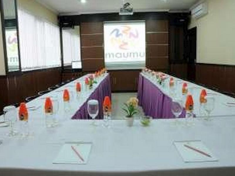 Maumu Hotel & Lounge Surabaya Exterior photo