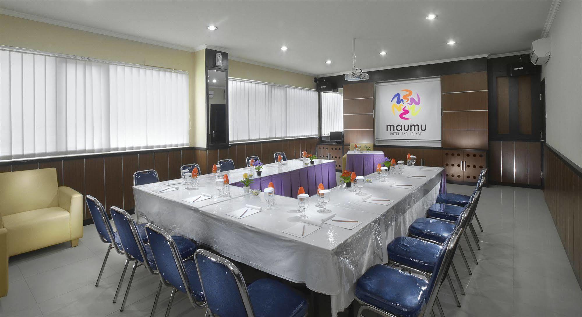 Maumu Hotel & Lounge Surabaya Exterior photo