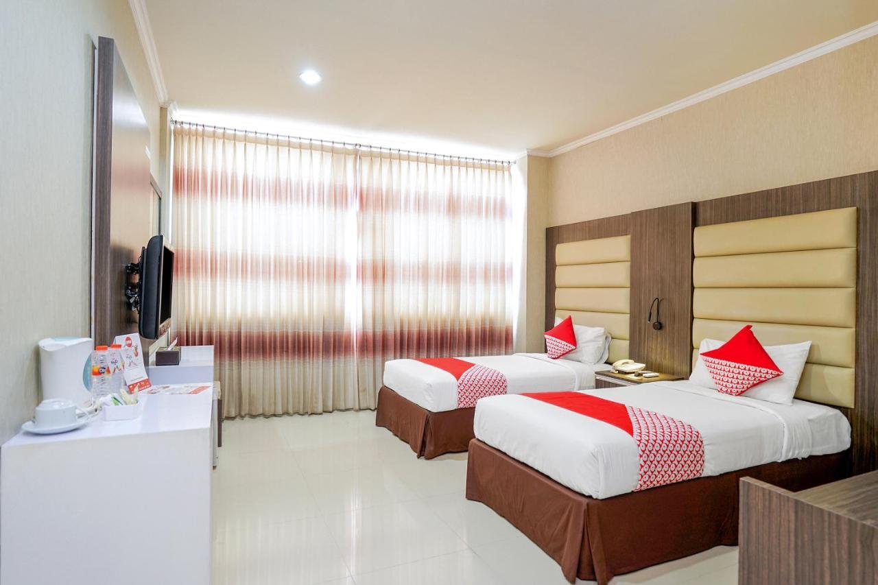Maumu Hotel & Lounge Surabaya Exterior photo
