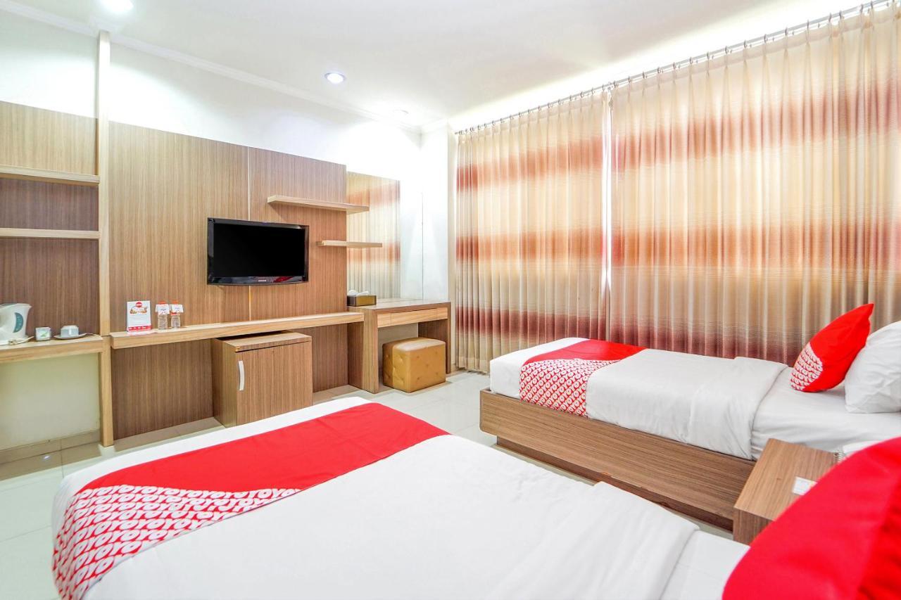 Maumu Hotel & Lounge Surabaya Exterior photo