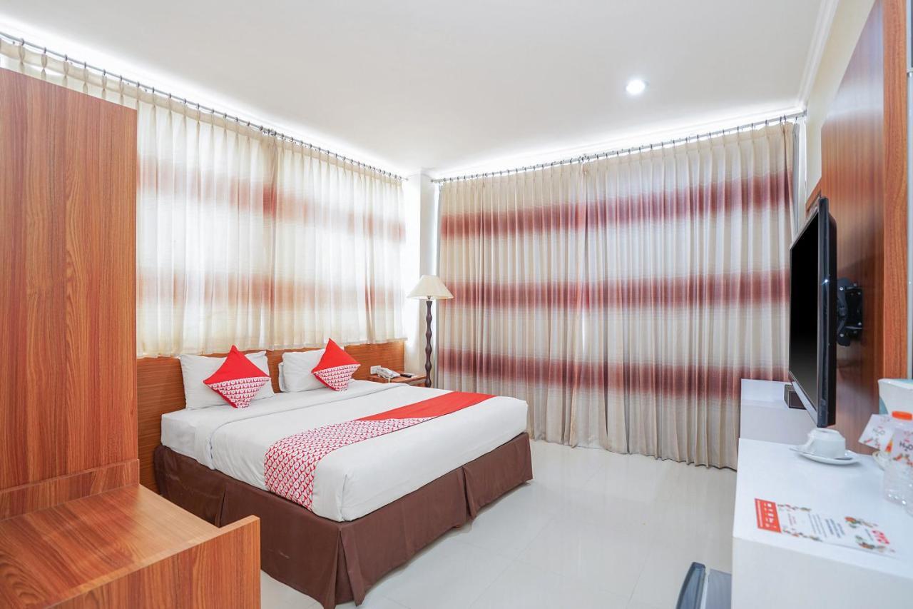 Maumu Hotel & Lounge Surabaya Exterior photo