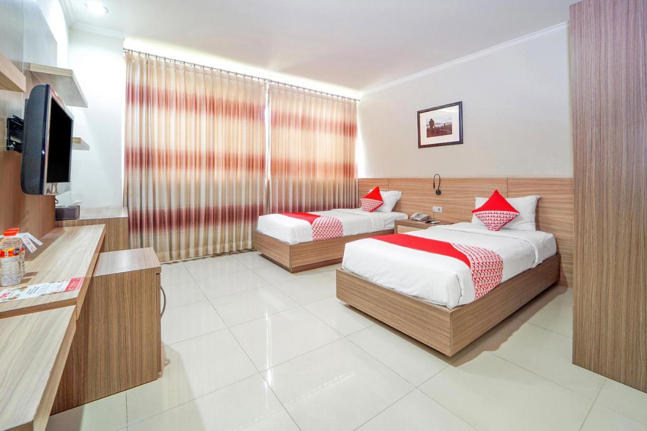 Maumu Hotel & Lounge Surabaya Exterior photo