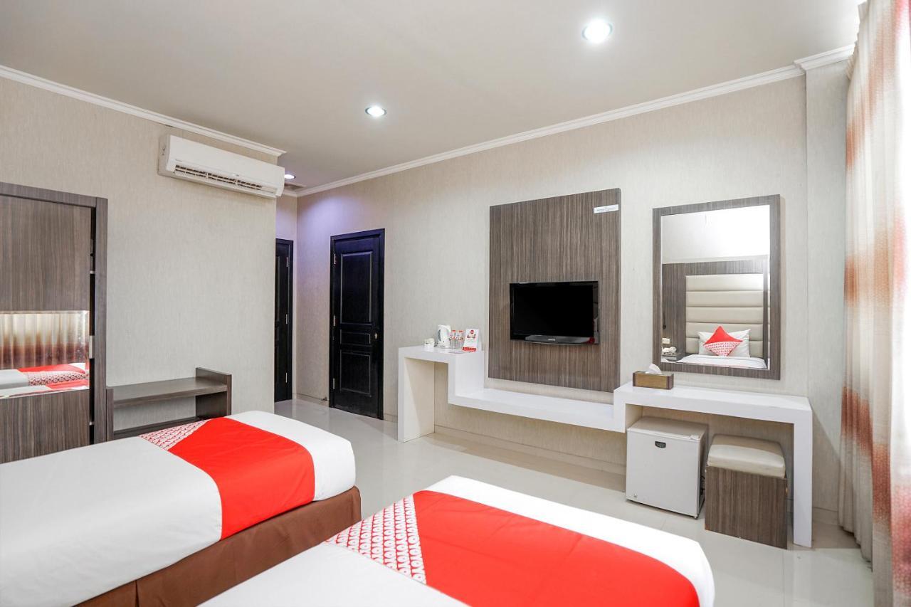 Maumu Hotel & Lounge Surabaya Exterior photo
