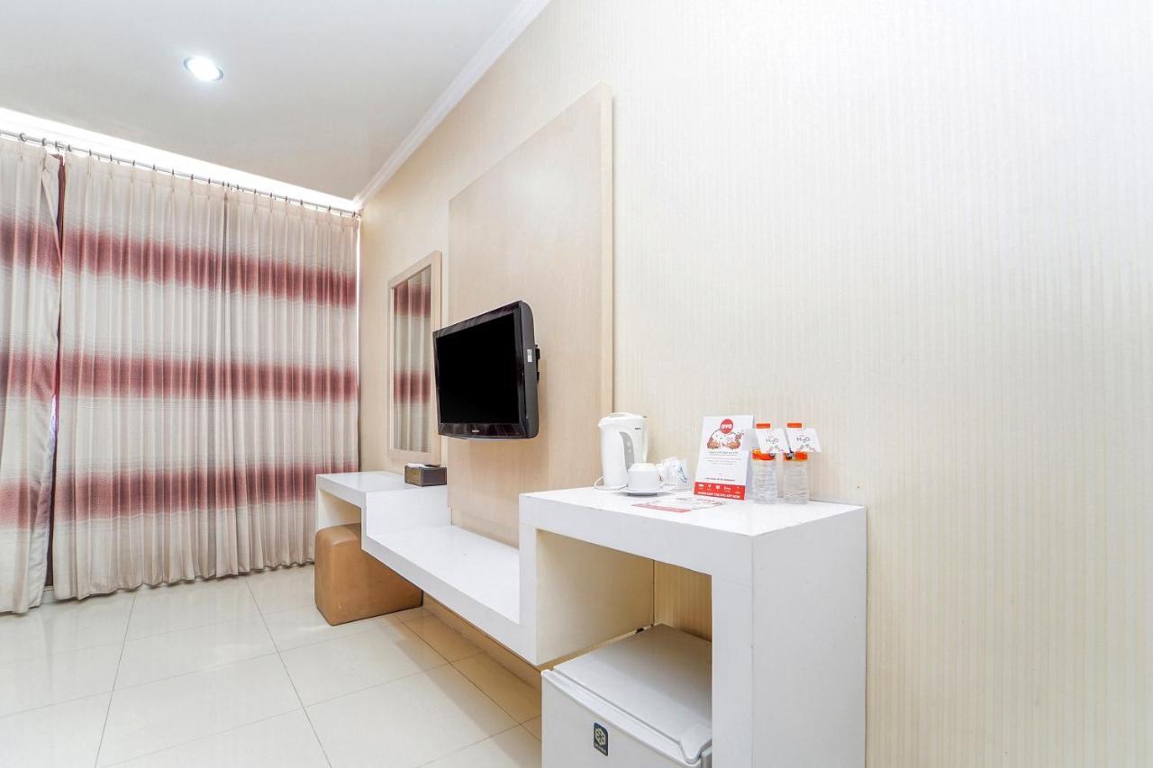 Maumu Hotel & Lounge Surabaya Exterior photo