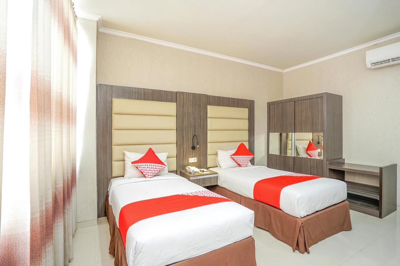 Maumu Hotel & Lounge Surabaya Exterior photo