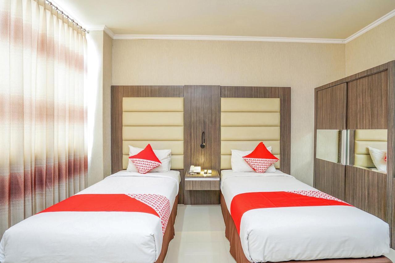 Maumu Hotel & Lounge Surabaya Exterior photo